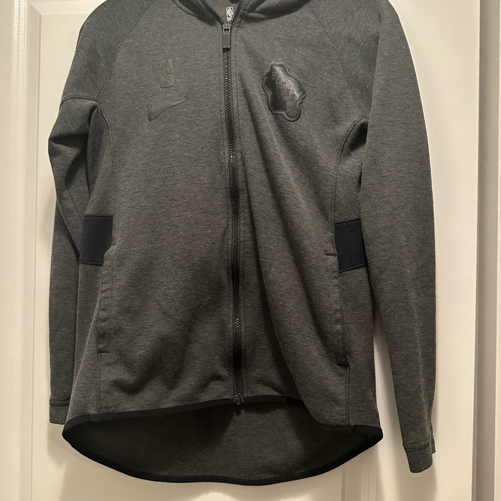 Nike Heather Black Milwaukee Bucks Full-Zip Showtime Raglan Performance Hoodie M